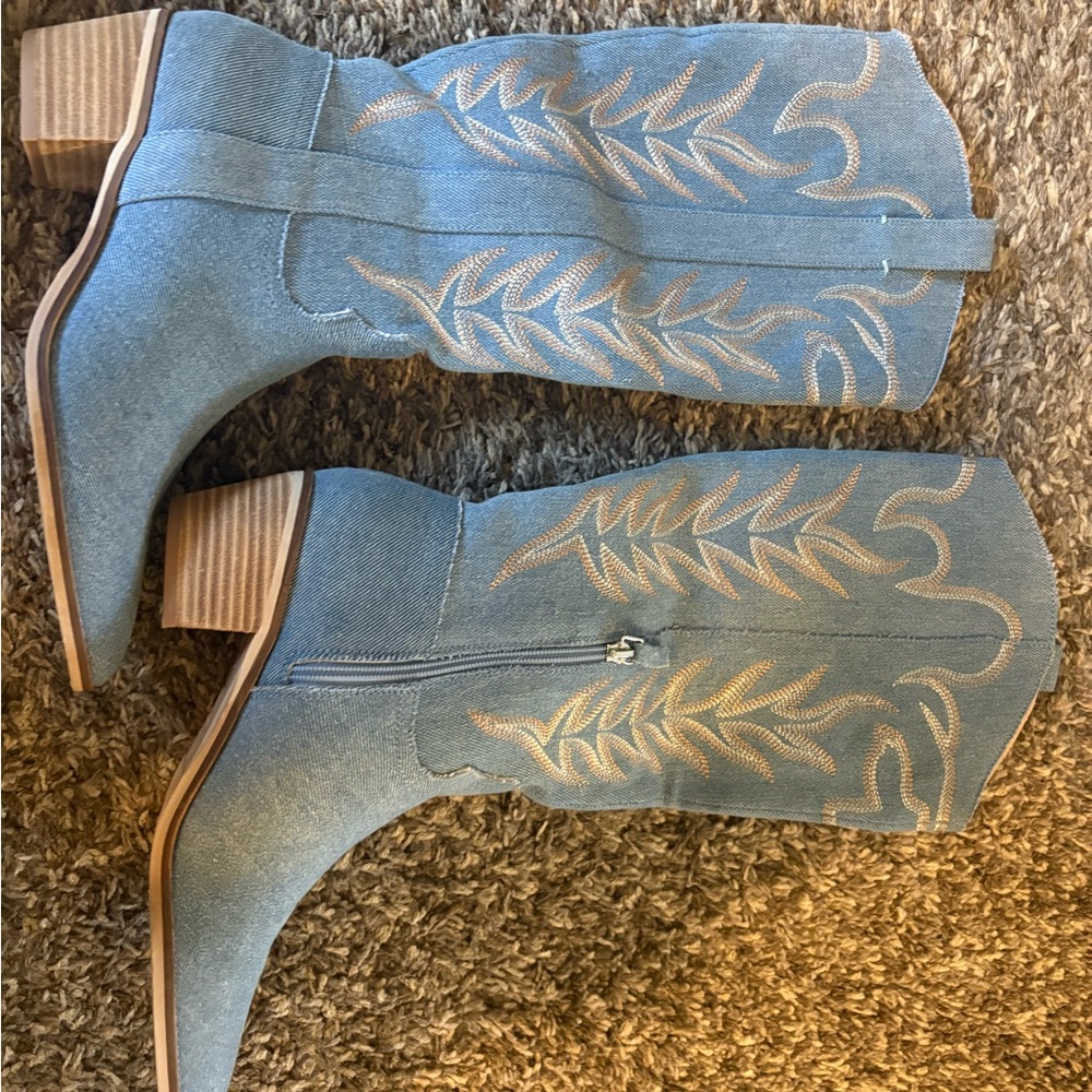 Mi.iM Light Blue Embroidered Heeled Boots